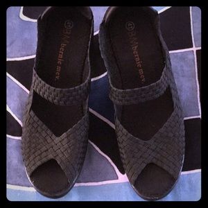 BM - bernie mev. Clyde heel